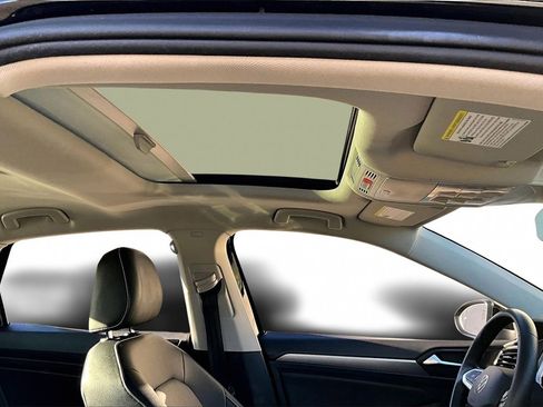 Used 2024 Volkswagen Jetta SE image 15