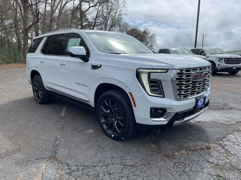 New 2026 GMC Yukon Denali w/ Denali Reserve Package image 9