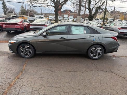 New 2025 Hyundai Elantra Sport image 4