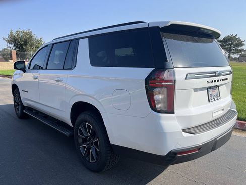 Used 2021 Chevrolet Suburban Z71 w/ Luxury Package AWD/4WD image 6
