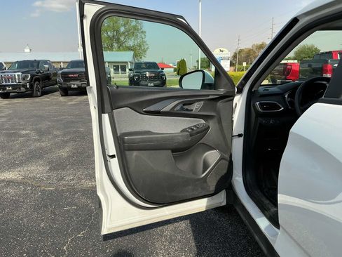 Used 2023 Chevrolet TrailBlazer LT w/ Convenience Package FWD image 14