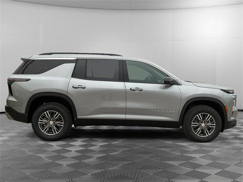 New 2026 Chevrolet Traverse LT w/ Driver Confidence Package image 2