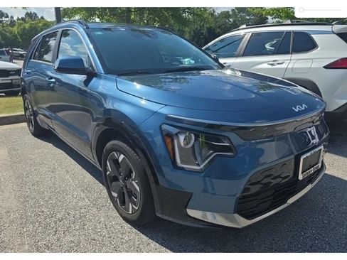 Used 2025 Kia Niro Wind w/ Wind Preserve Package FWD image 4