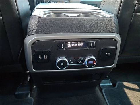 Used 2018 Ford Expedition XLT w/ Equipment Group 202A AWD/4WD image 17