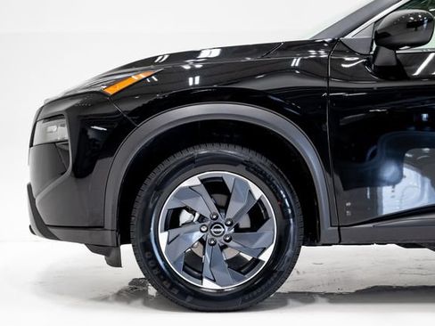 Used 2025 Nissan Rogue SV FWD image 26