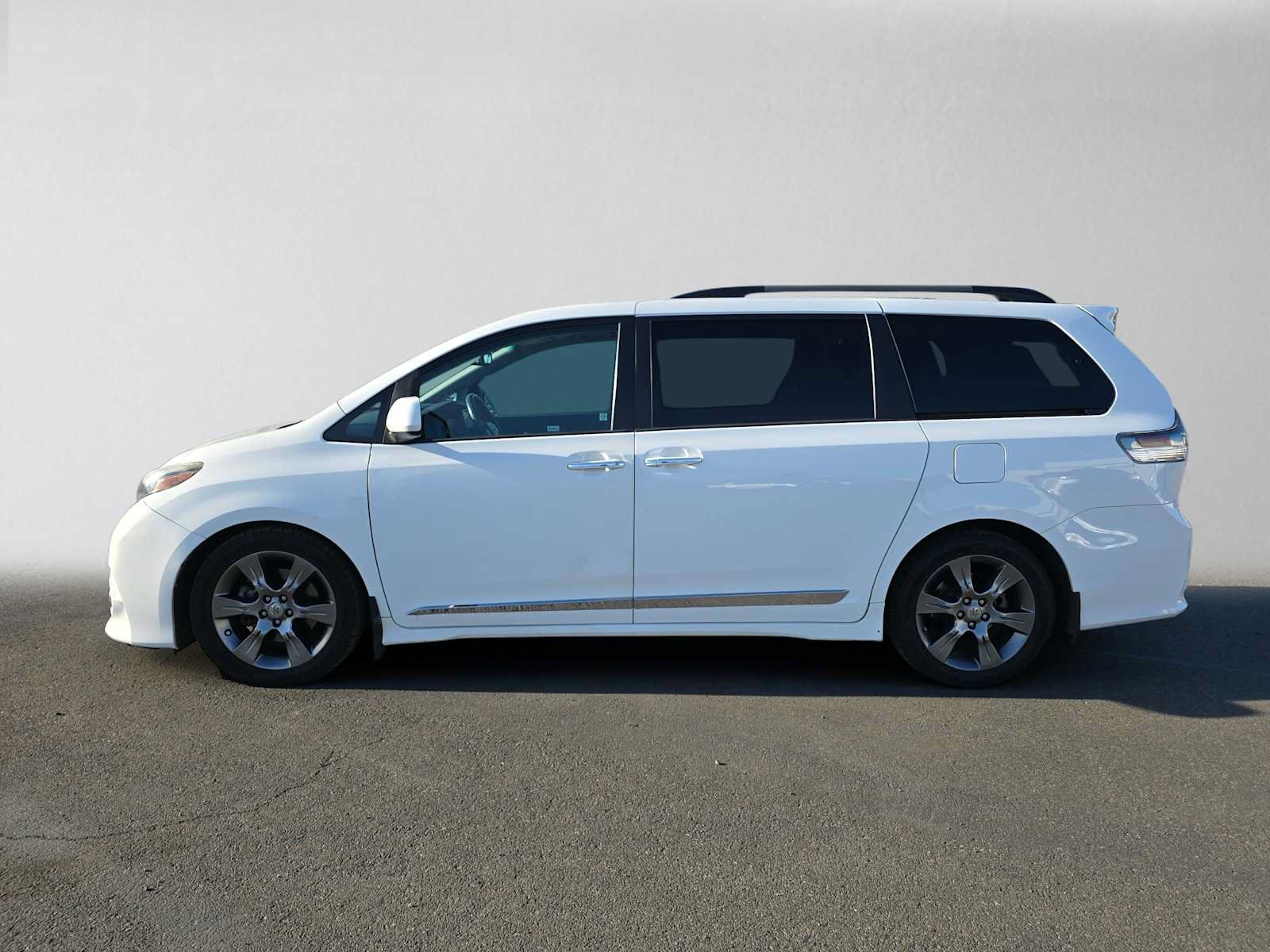 Used 2016 Toyota Sienna SE w/ SE Preferred Package FWD image 7
