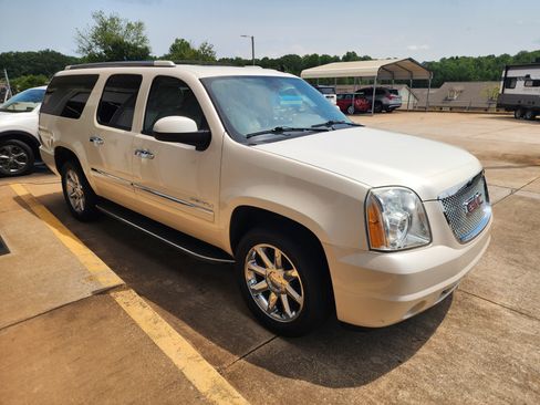 Used 2013 GMC Yukon XL Denali AWD/4WD image 2