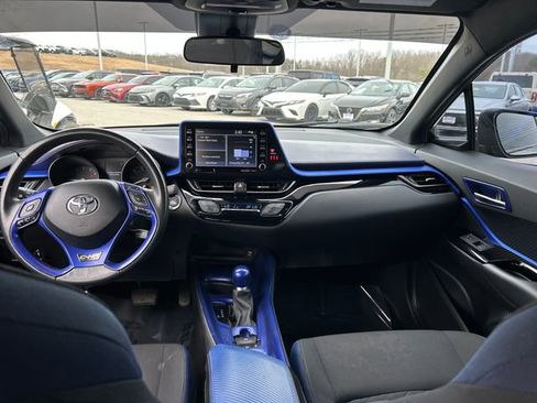 Used 2021 Toyota C-HR XLE image 9