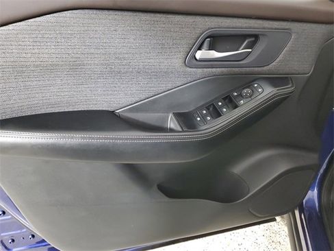 Used 2023 Nissan Rogue SV image 18