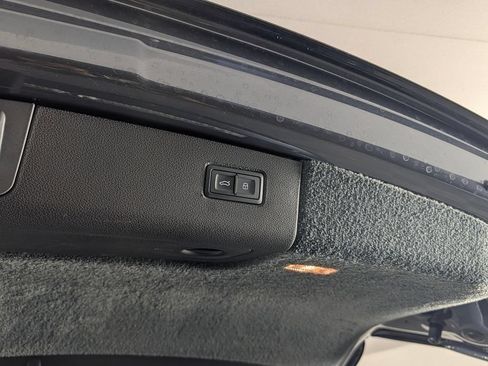 Used 2022 Bentley Bentayga AWD/4WD image 18