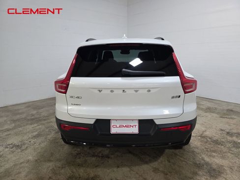 Used 2023 Volvo XC40 B5 Ultimate image 7