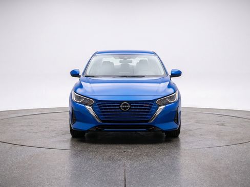 Used 2025 Nissan Sentra SV FWD image 2