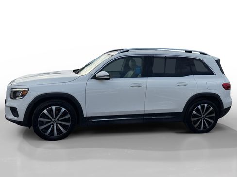 Used 2021 Mercedes-Benz GLB 250 4MATIC image 2