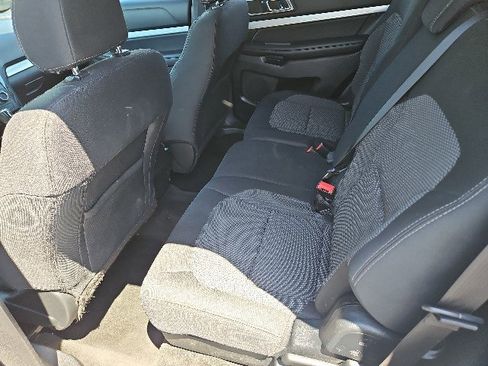 Used 2017 Ford Explorer XLT AWD/4WD image 6