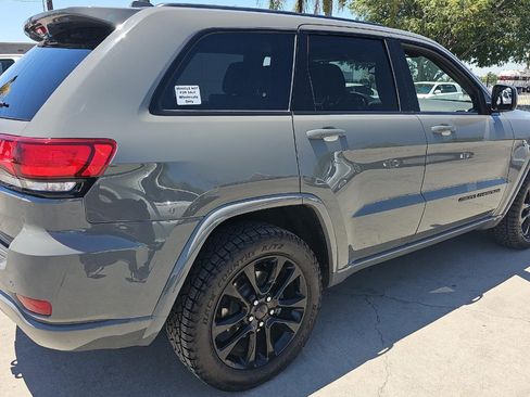Used 2020 Jeep Grand Cherokee Altitude AWD/4WD image 23
