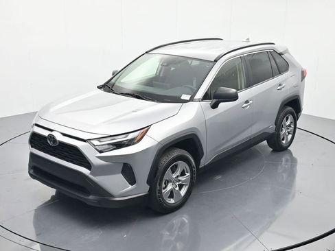 Used 2025 Toyota RAV4 LE AWD/4WD image 28