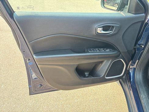 Used 2018 Jeep Compass Limited w/ Navigation Group AWD/4WD image 31