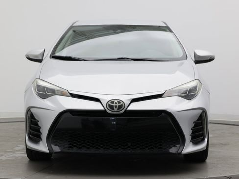 Used 2017 Toyota Corolla SE FWD image 2