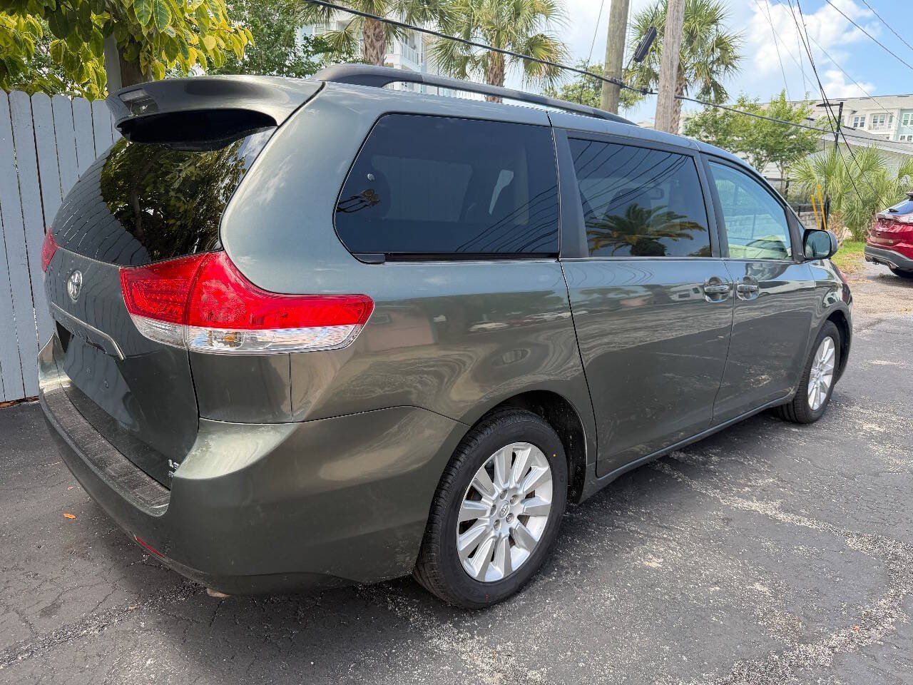 Used 2014 Toyota Sienna LE AWD/4WD image 3