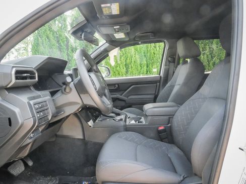 Used 2025 Toyota Tacoma SR AWD/4WD image 7