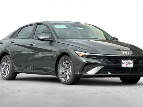 Used 2026 Hyundai Elantra Hybrid FWD image 11