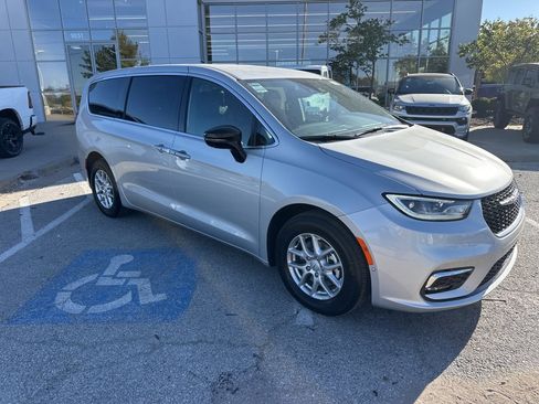 New 2026 Chrysler Pacifica Select image 37