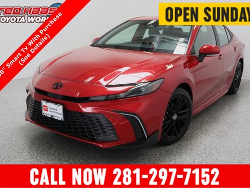 Used 2025 Toyota Camry SE w/ Convenience Package image 1