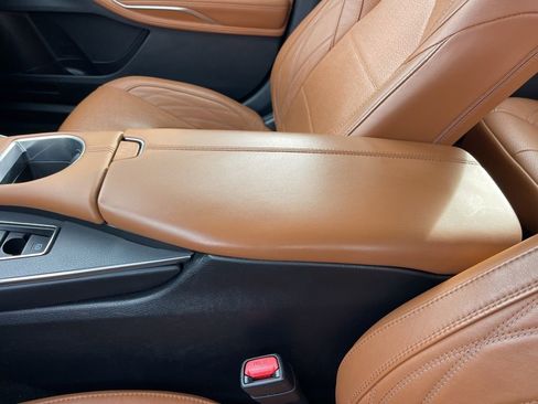 Used 2019 Toyota Avalon Limited image 14