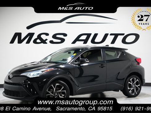 Used 2022 Toyota C-HR XLE image 1