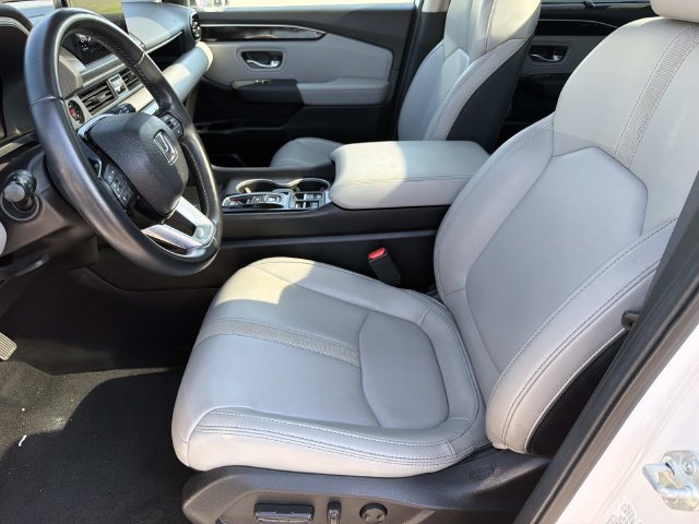 Used 2025 Honda Pilot Touring image 14