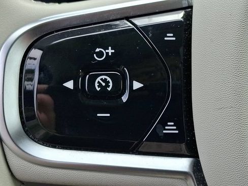 Certified 2025 Volvo XC60 B5 Plus w/ Protection Package Premier AWD/4WD image 22