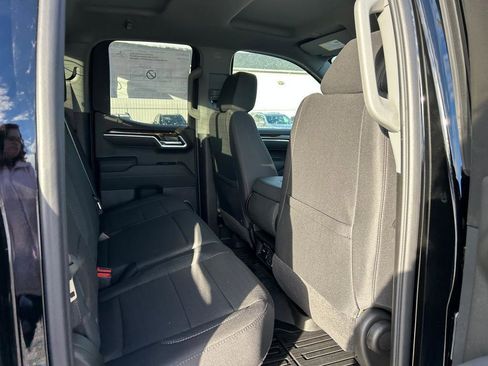 New 2026 GMC Sierra 1500 SLE w/ Preferred Package image 17