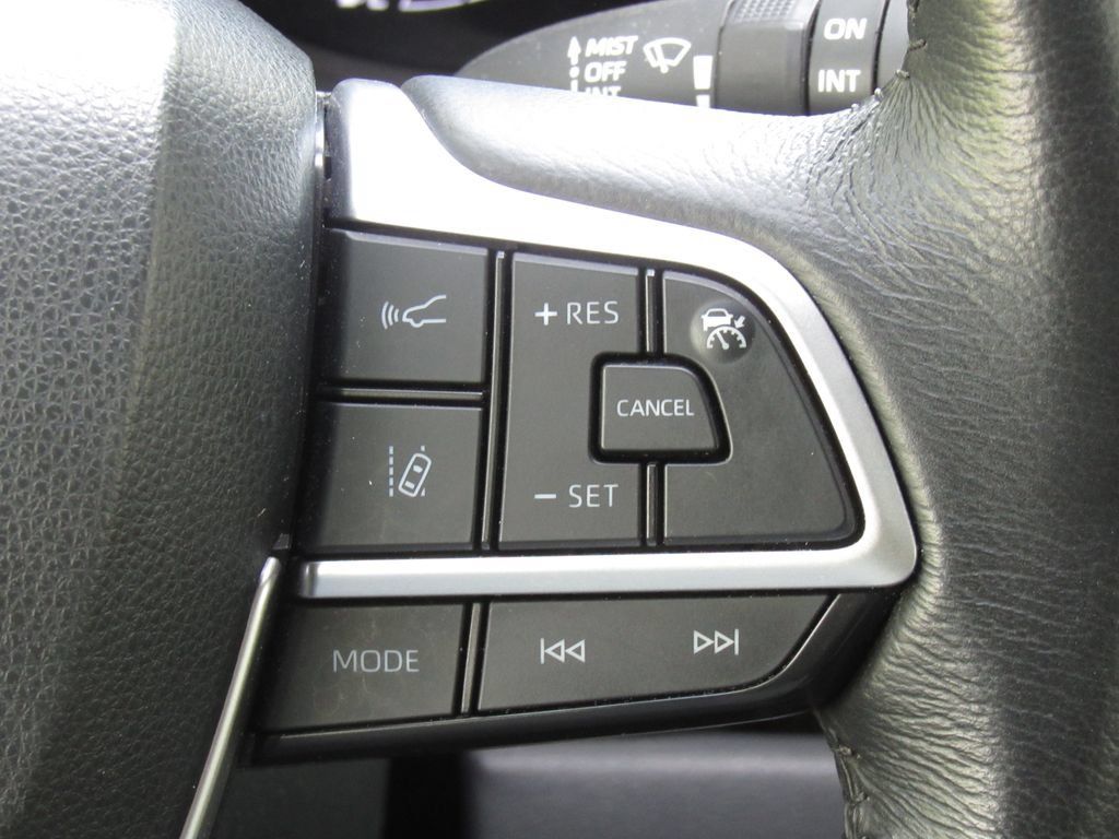 Certified 2023 Toyota Sienna XLE FWD image 27