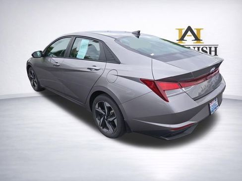 Used 2023 Hyundai Elantra SEL w/ Convenience Package FWD image 5