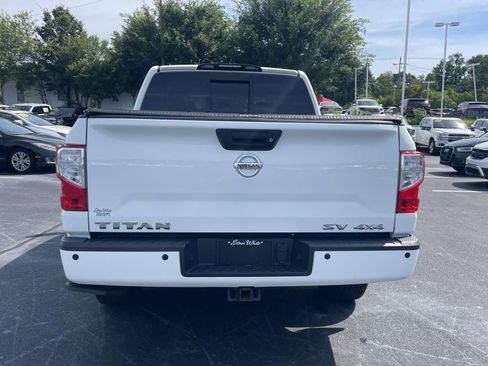 Used 2018 Nissan Titan SV w/ SV Convenience Package AWD/4WD image 6