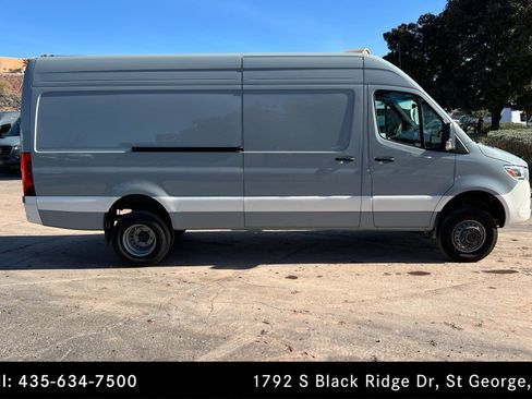 Used 2025 Mercedes-Benz Sprinter 3500 image 6