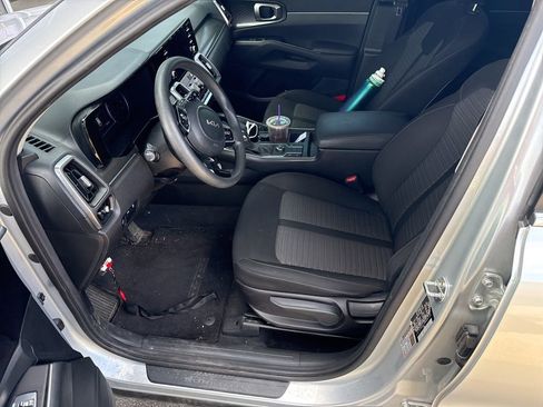 Used 2022 Kia Sorento LX FWD image 5
