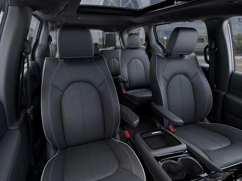New 2026 Chrysler Pacifica Limited AWD/4WD image 16