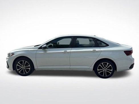 Used 2025 Volkswagen Jetta Sport FWD image 3