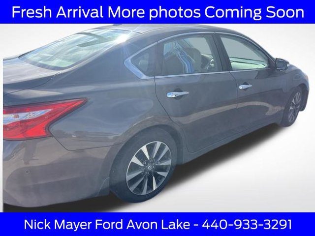 Used 2017 Nissan Altima 2.5 SV w/ Convenience Package FWD image 6