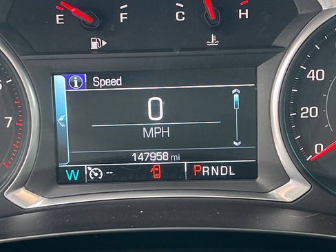 Used 2018 Chevrolet Malibu LT FWD image 2