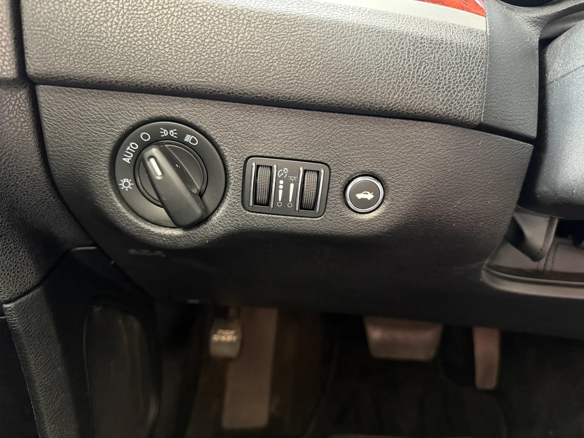 Used 2013 Chrysler 300 RWD image 22