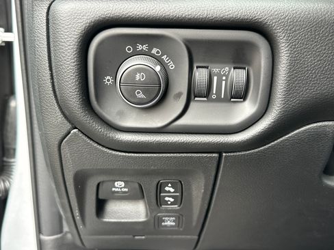 Used 2026 RAM 1500 4x4 Crew Cab image 12