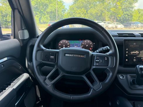 Used 2023 Land Rover Defender 130 X-Dynamic SE AWD/4WD image 18