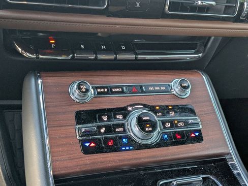 Used 2023 Lincoln Aviator Reserve w/ Equipment Group 201A image 18