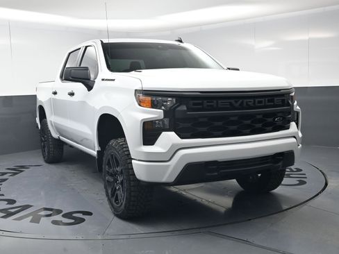 Used 2025 Chevrolet Silverado 1500 Custom w/ Turbomax Blackout Package AWD/4WD image 3