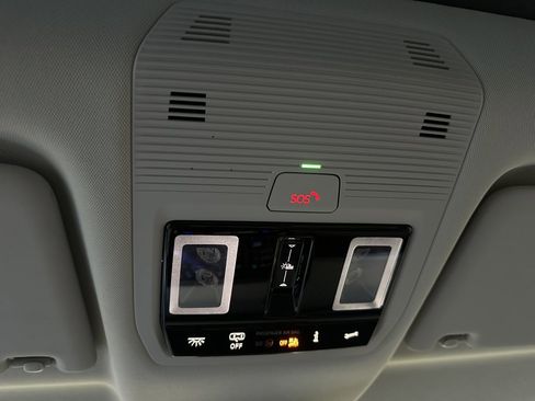 Used 2025 Volkswagen ID. Buzz 1st Edition image 26