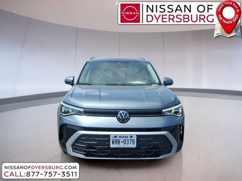 Used 2025 Volkswagen Taos SE FWD image 8