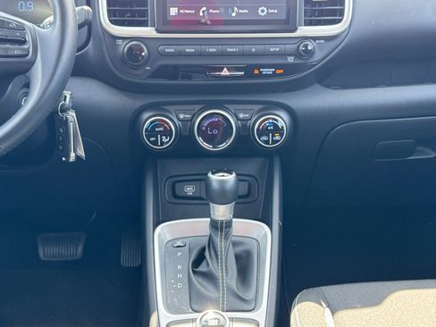 Used 2023 Hyundai Venue SEL FWD image 15