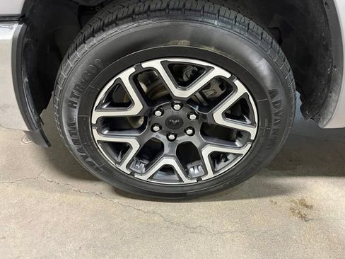 Used 2025 RAM 1500 Laramie AWD/4WD image 31